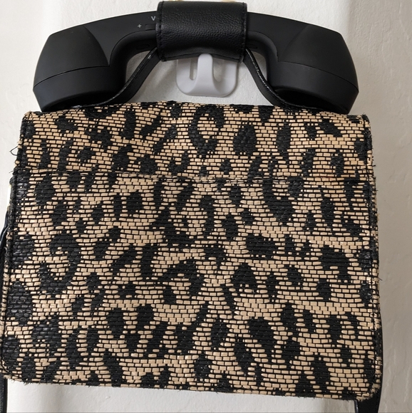 Betsy Johnson Phone ๐โค๏ธโ๐ฅ๐ Bag. - Picture 4 of 12